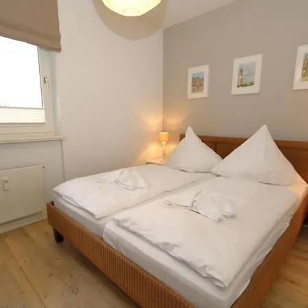 Entennest Am Dorfteich